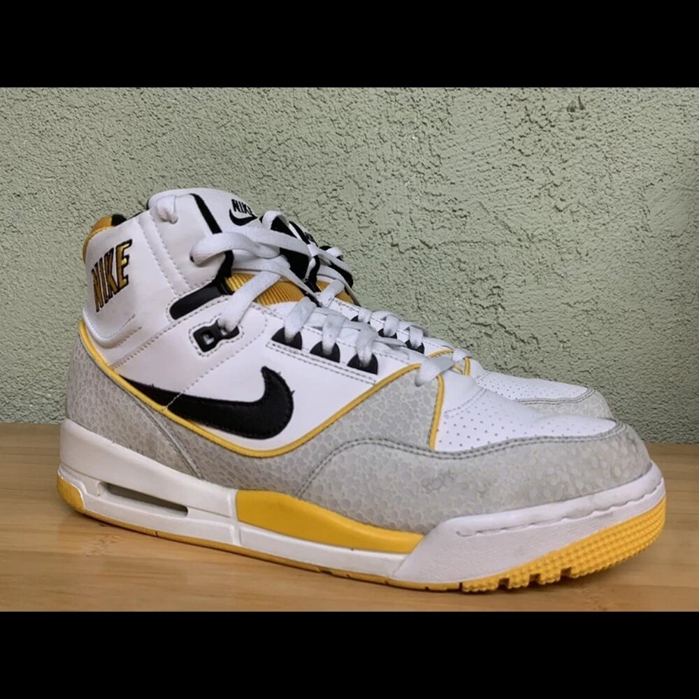 Size 10.5 - Nike Air Assault High White - 315064-101